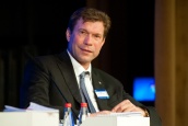 Олег Царев